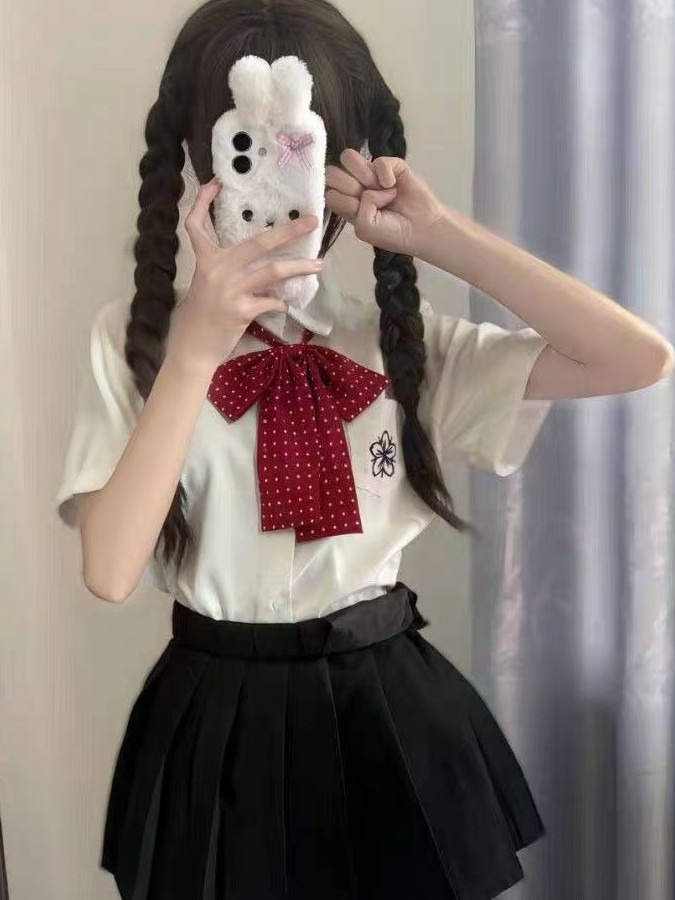 Completo Estivo da Donna Stile - Embroidery Uniforms recensione e prezzo