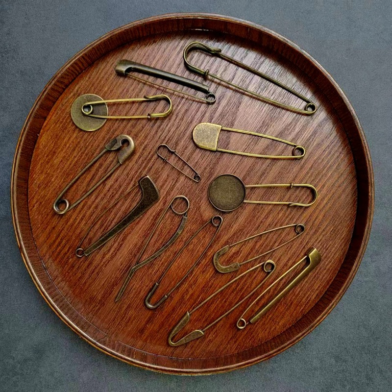 Spilla Decorativa Artistica An - Embroidery Simple recensione e prezzo
